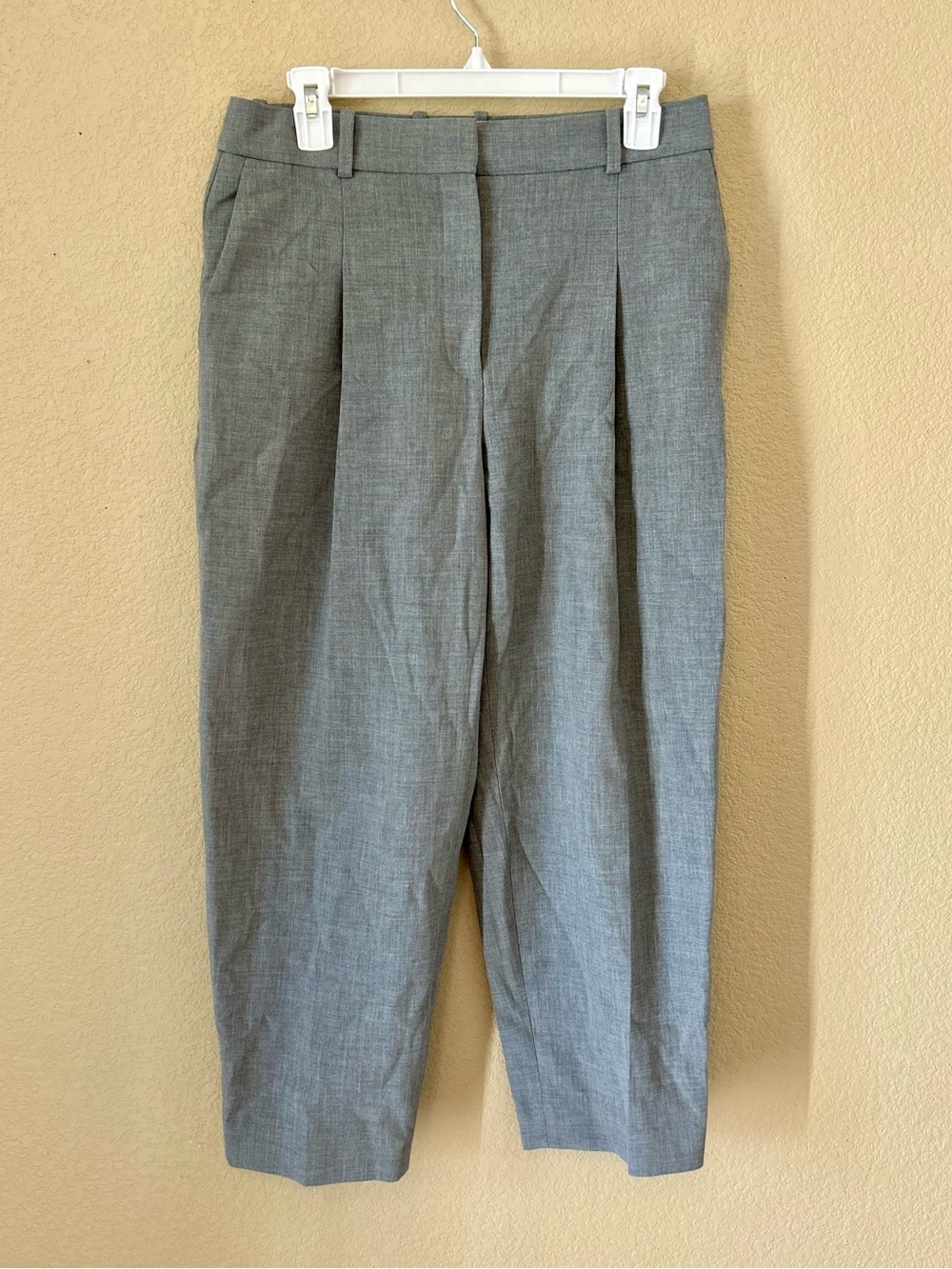 Babaton Aritzia Cropped Wide-Leg Pants in Light Gray Size 6 25” inseam - Picture 2 of 10